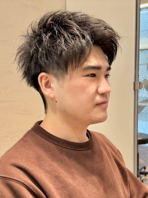 短髪　直毛　ワンカールパーマ　前髪あげ　アップバング　メンズ