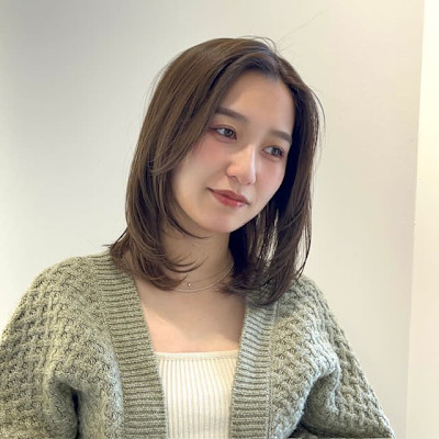 前髪なし　ミディアム　レイヤー　ワンカール　20代30代