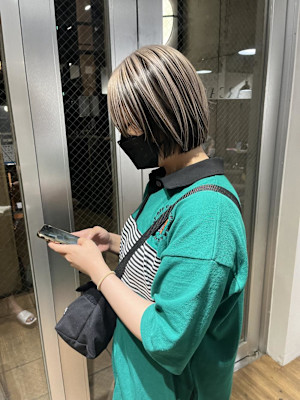 ミルクティーベージュ　グレージュ　タッセルボブ