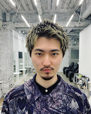 ブリーチカラー×スパイキーショート