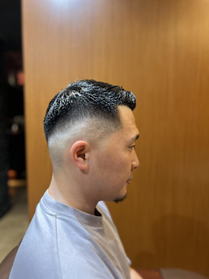 銀座　理容室　大人バーバースタイル　スキンフェード