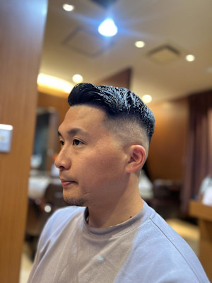銀座　理容室　大人バーバースタイル　スキンフェード