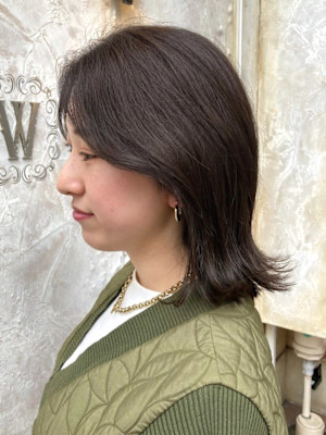 外ハネミディアムレイヤー　顔周りカット　ナチュラルブラウン