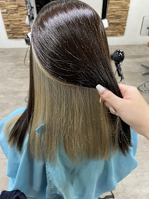 インナーカラーベージュブロンド