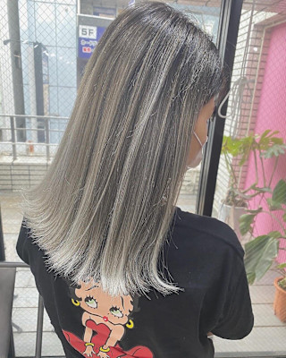 バレイヤージュアッシュカラー