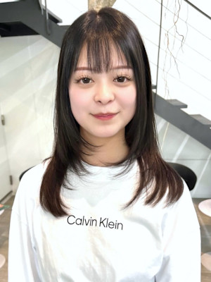 レイヤー　シースルーバング　モカブラウン　セミロング