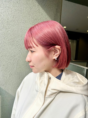 耳かけボブ　ピンクカラー