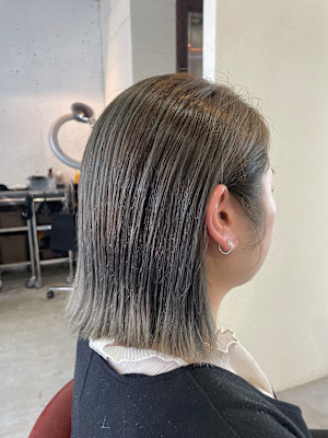 マットグレージュカラー×外ハネボブ