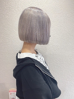 シルバーカラーボブヘア