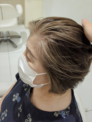 顔周りの白髪を活かした《魅せるグレイヘア》【我孫子】