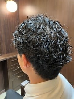 強めのパーマスタイル