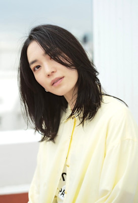 前髪から繋がるレイヤースタイル