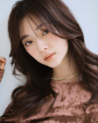 ミディアムレイヤー小顔前髪カット大人かわいい30代40代