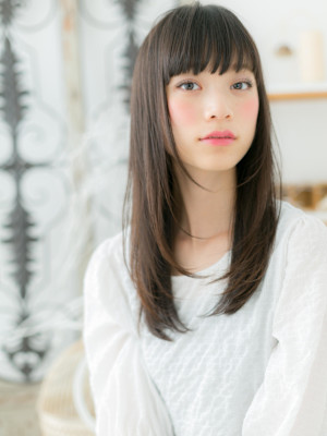 厚めバング黒髪ダークアッシュ小顔ストレート　レイヤーロング