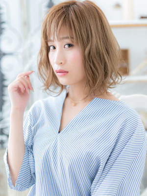 大人可愛いゆるふわカール小顔外ハネボブ　ハイトーンカラー