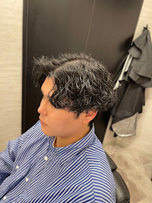 センターパート×スパイラルパーマ