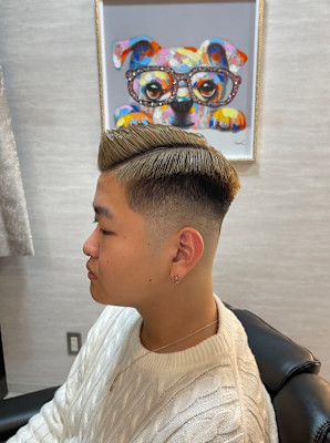 スキンフェード×サイドパートハイトーン