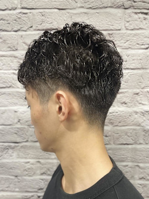 ツーブロック/パーマ/マッシュ/黒髪/センターパート