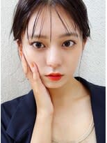 暗髪ヘア一つ結びアレンジ