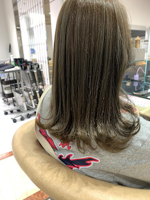 艶髪外はねセミロング×アッシュカラー