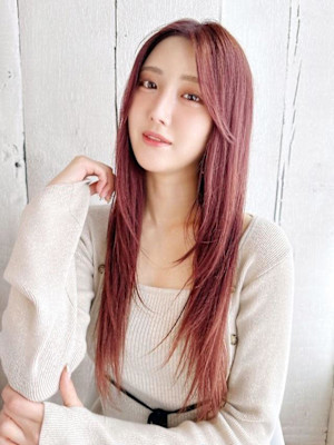ツヤ感ピンクのナチュラルレイヤーストレート