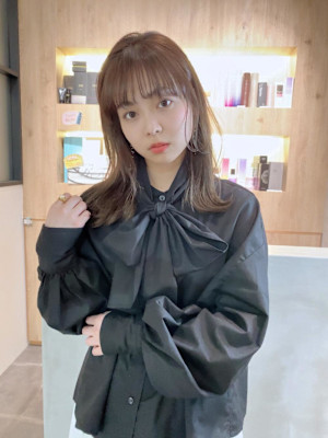 大人かわいい外ハネミディアム【sourire 神田】