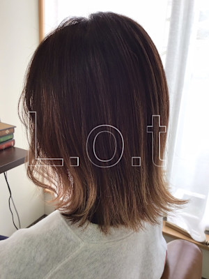 外ハネスタイル