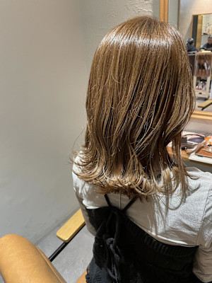 夏のくすみベージュカラー