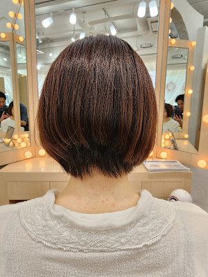 ミニマムにまとまるショートヘアー