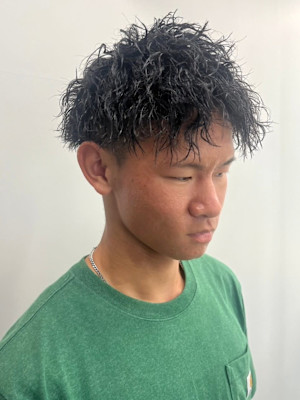 ツイストパーマ　ツーブロック　モテ髪　爽やか　アッシュカラー