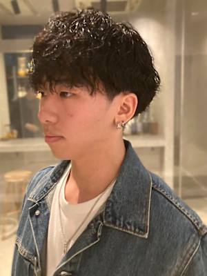 マッシュ　ツーブロック　ダークアッシュ　ツイスパ　清潔感