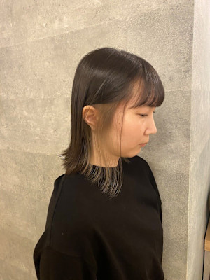 【ホワイトイヤリングカラー：外ハネボブ】