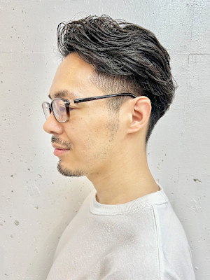 ３０代４０代大人メンズツーブロックかき上げパーマヘア