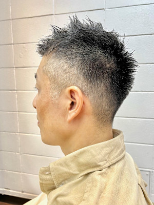 ３０代４０代５０代白髪に似合う大人メンズ刈り上げショート
