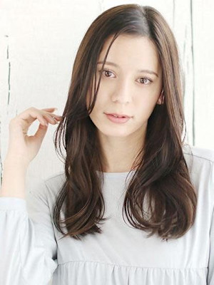 大人可愛いかきあげバングのヨシンモリヘア