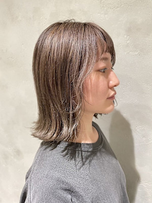 外ハネ切りっぱなしボブ