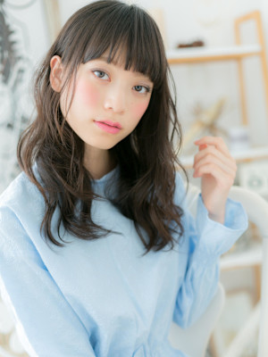 黒髪くすみカラー韓国風小顔ウェーブ巻き　アッシュブラック