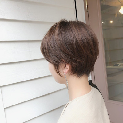 耳掛け　ショートボブ