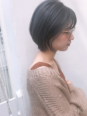 ショートボブ　グレー