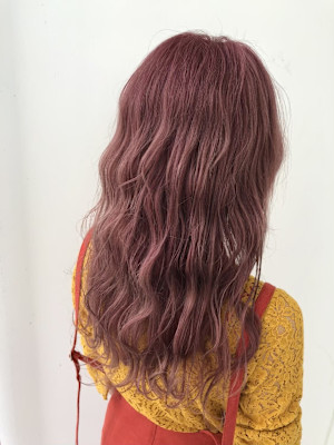 ピンクベージュ　コテ巻き