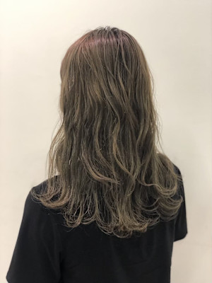 グレージュ　コテ巻き