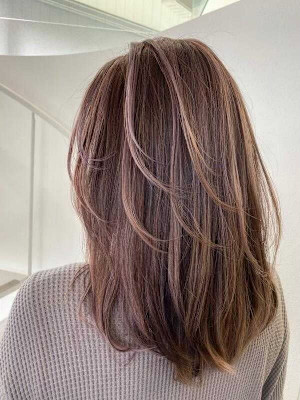 ピンクベージュ　ミディアム