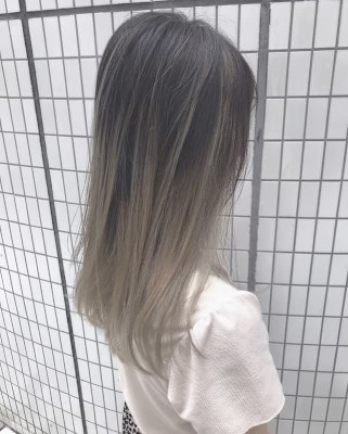 グラデーションカラー　グレージュ