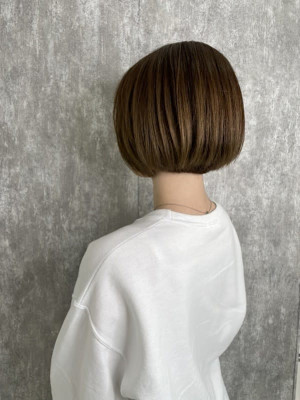 ベージュ　ボブ