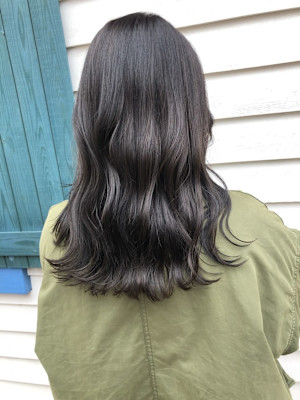 ミディアム　スタイル　巻髪レイヤー　グレー