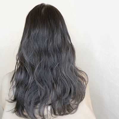 ミディアム　スタイル　巻髪レイヤー　グレー