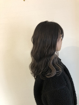 インナーカラー　グレージュ