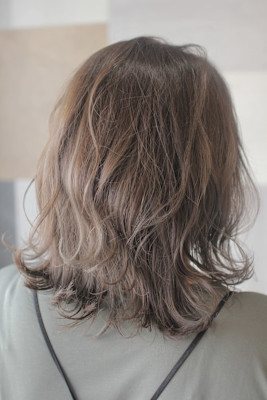 グラデーションカラー　グレージュ