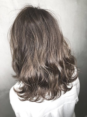 明るめグレージュ