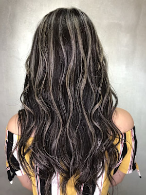 カット：ロングレイヤー カラー：ハイライトベージュ